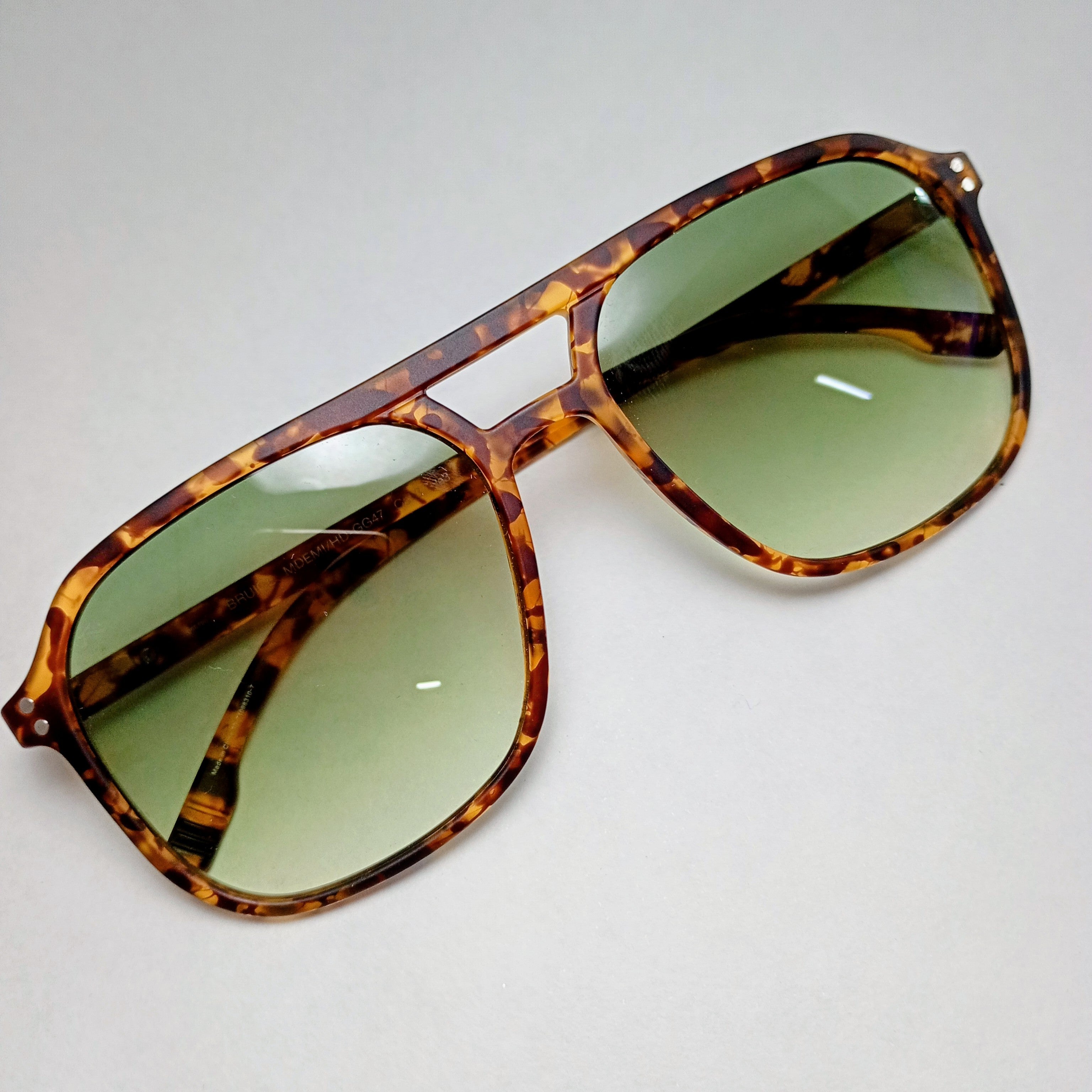 Gafas RUSTY vista frontal REINVENTARTE