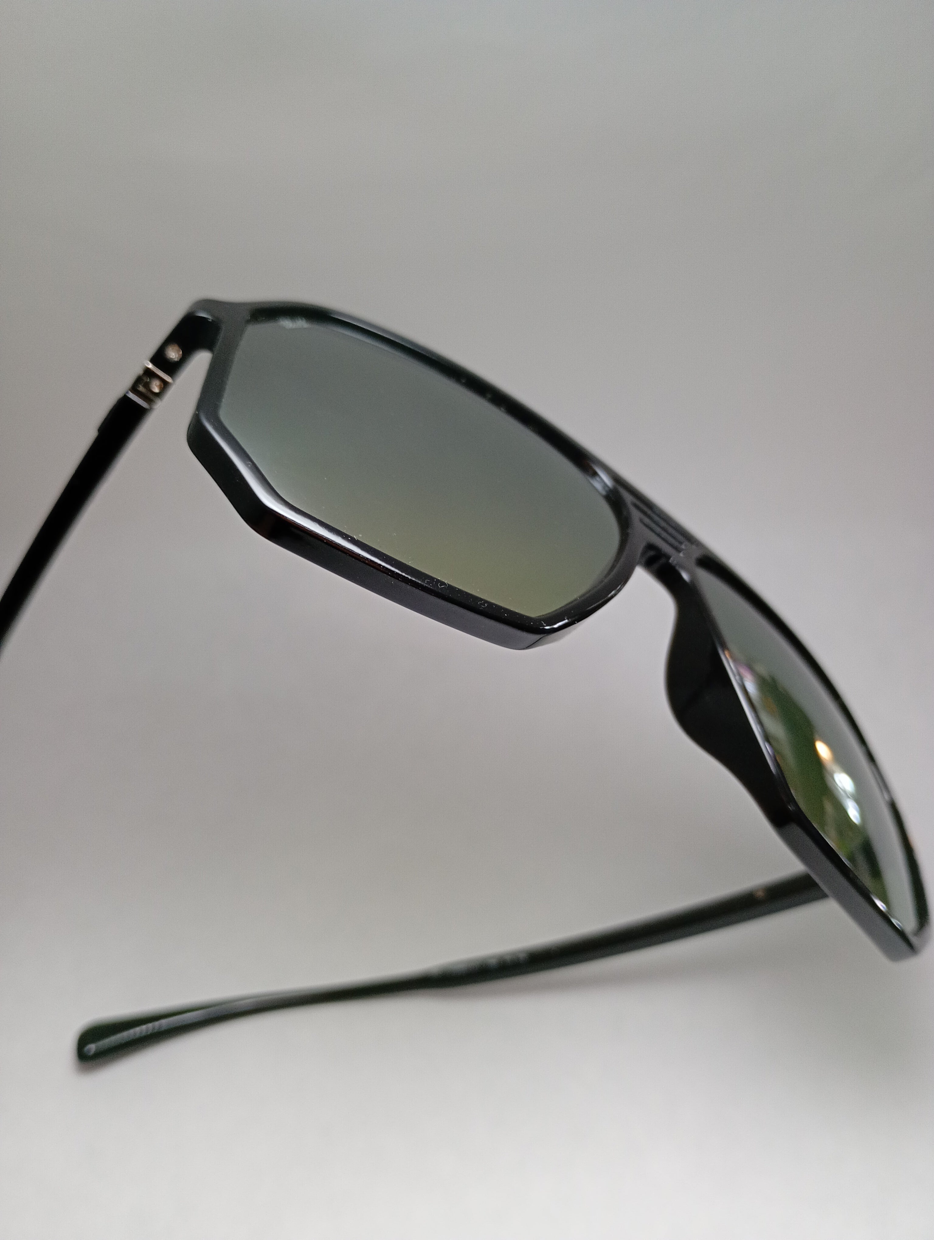VULK Harry | Negro Brillo Lentes Verde Flash Espejado Plateado